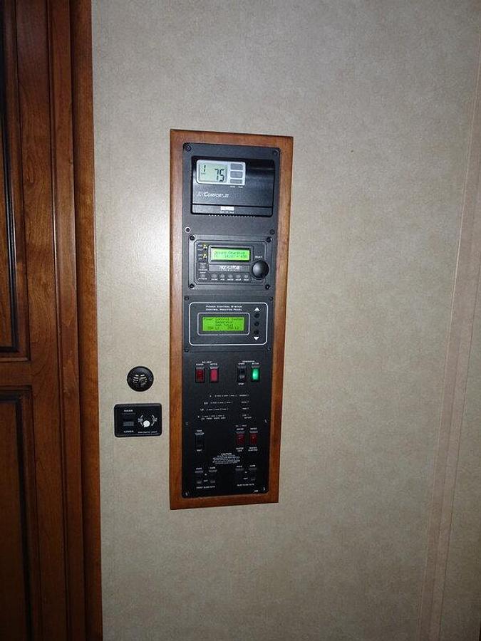 Used 2014 Holiday Rambler Ambassador 38PFT Class A Diesel Motorhome • King Bed • Washer/Dryer