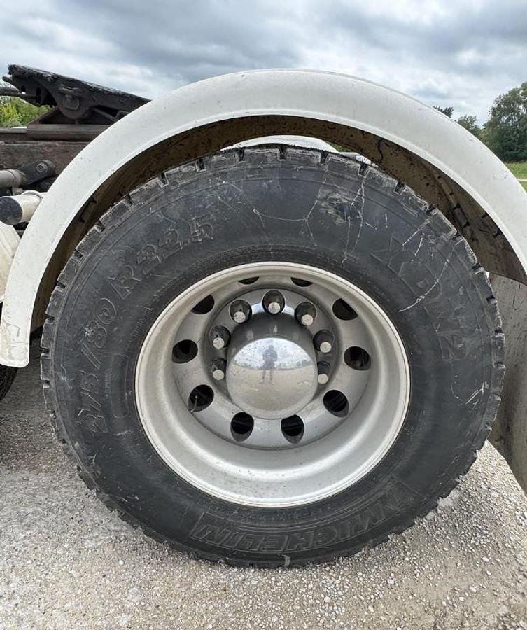 Used 2019 PETERBILT 389 Conventional Sleeper Semi