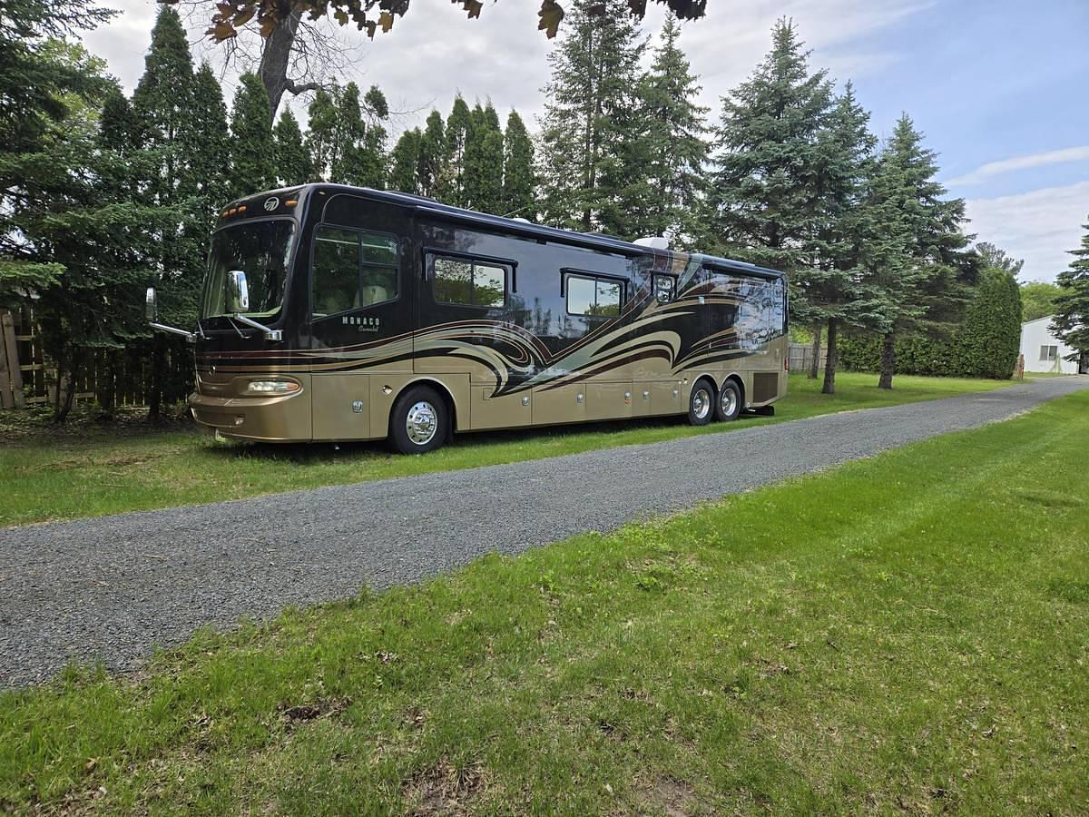 Used 2011 Monaco Camelot 43PKQ Class A Motorhome