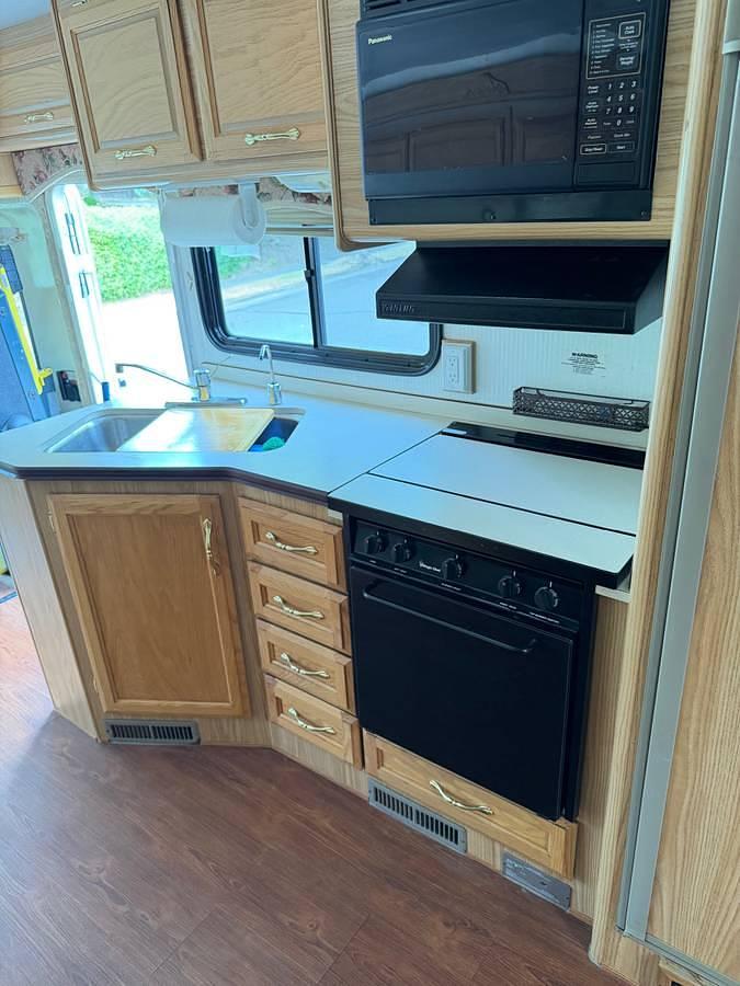 Used 2000 Fleetwood Pace Arrow 37C Class A Motorhome