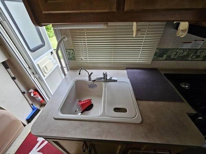 Used 2007 Fleetwood Tioga 31ft Class C Motorhome