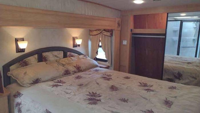 Used 2009 Glacier Bay 322RE 5th Wheel RV