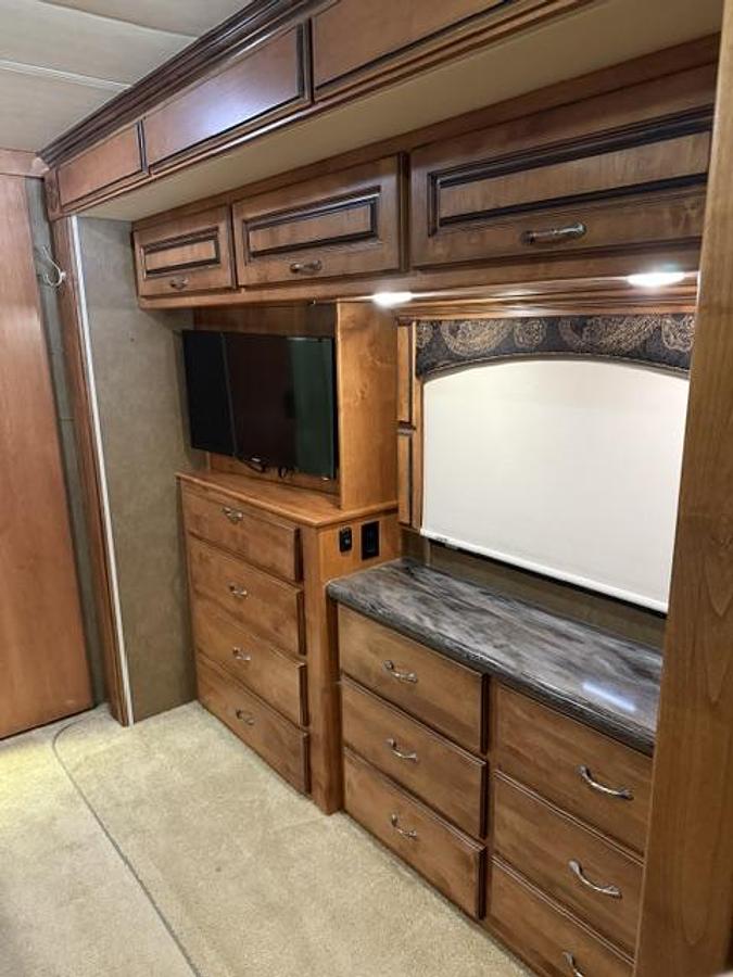 Used 2012 MONACO KNIGHT 40DT