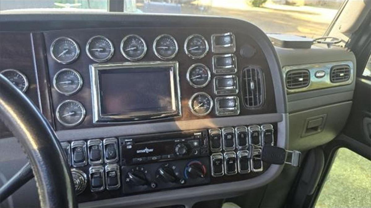 Used 2020 Peterbilt 389 Sleeper Semi Truck