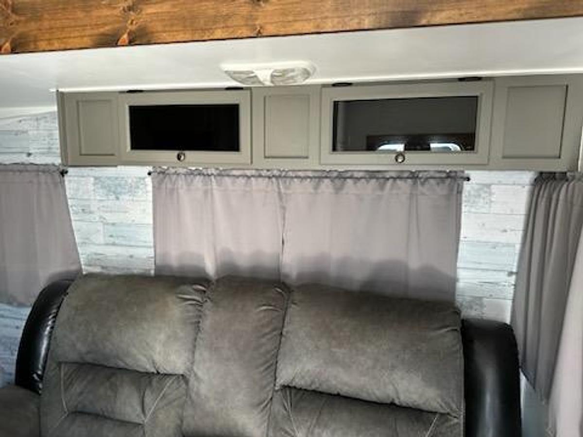 Used 2011 Heritage Trail Runner Travel Trailer