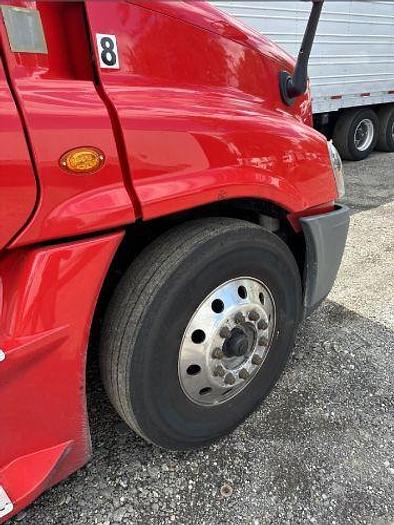 Used 2018 Freightliner Cascadia 125
