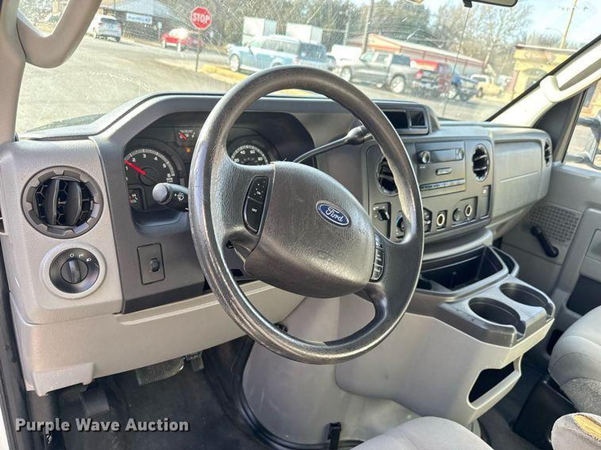 Used 2012 Ford E350 Super Duty Box Truck