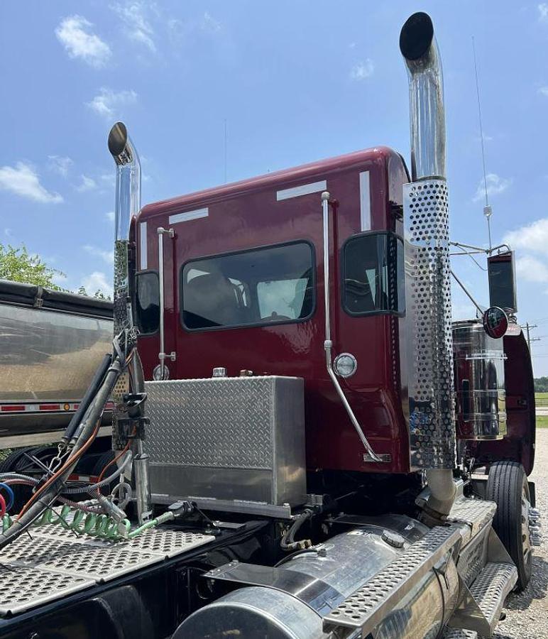 Used 2025 Kenworth W900l