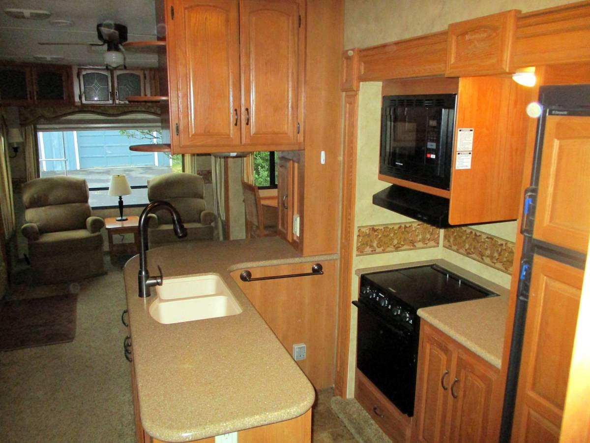 Used 2009 Keystone Montana 3400RL