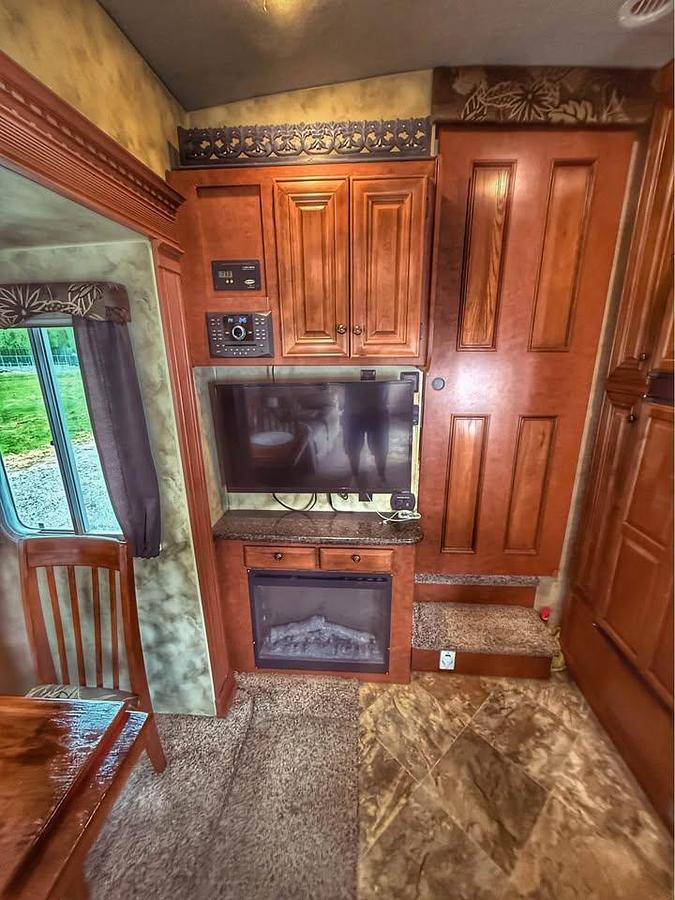 Used 2015 Northwood Arctic Fox Silver Fox 29-5T