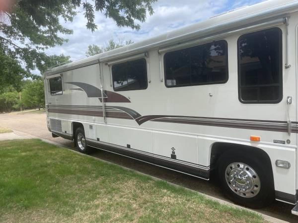 Used 1996 Foretravel U270 36' Class A Diesel Pusher