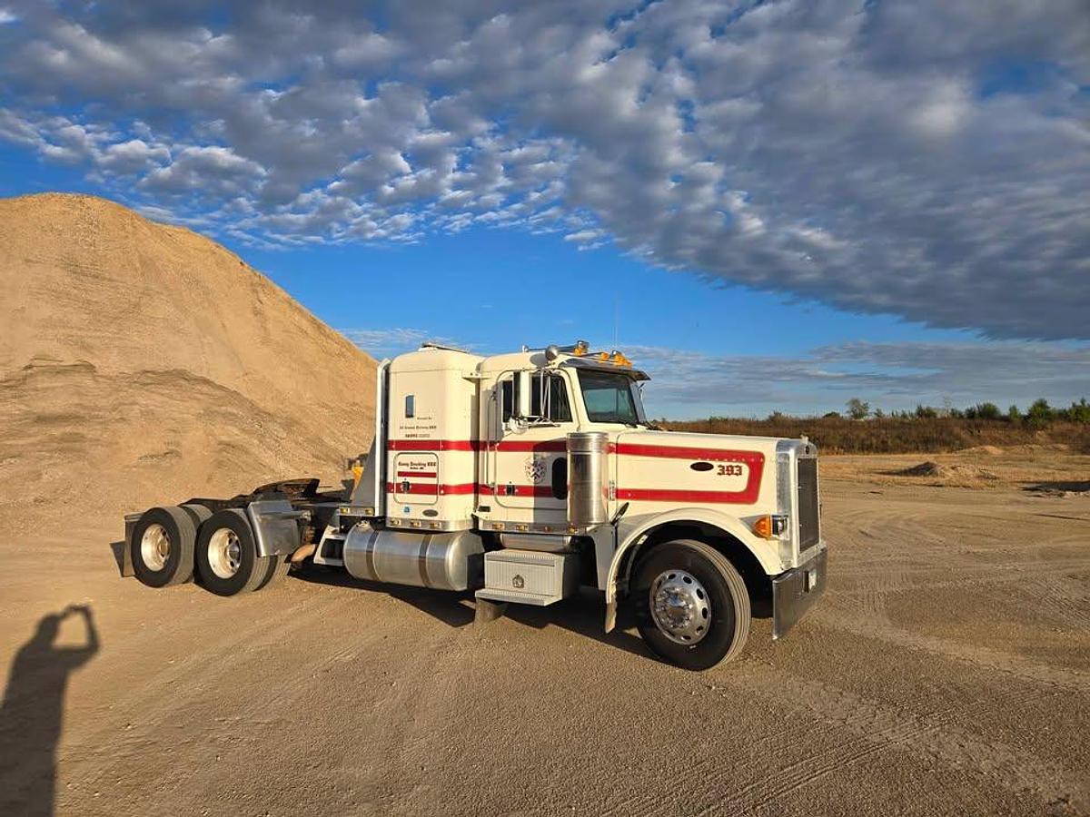 Used 2002 PETERBILT 379 Conventional Sleeper Semi