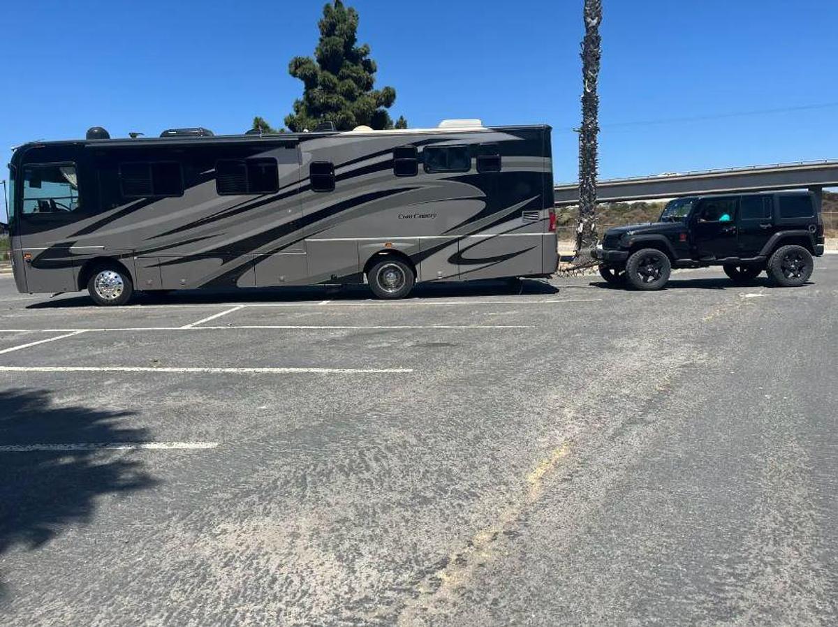 Used 2008 Coachmen Cross Country 382DS Class A Motorhome