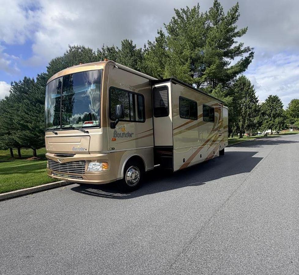 Used 2007 Fleetwood Bounder 35E