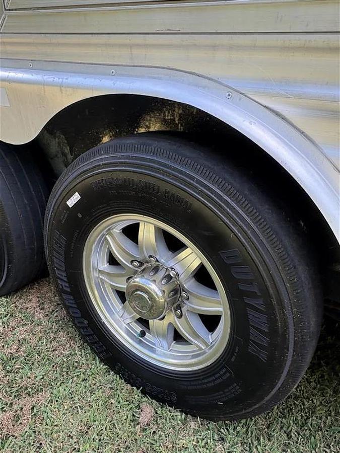 Used 2017 Merhow 4 Horse with Living Quarters