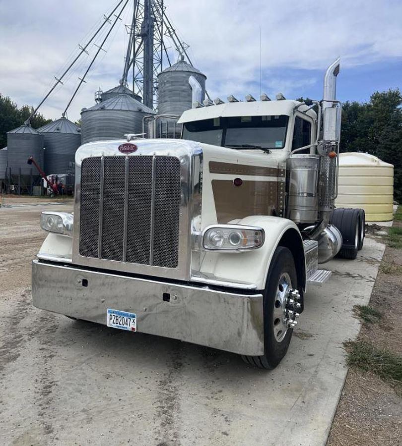 Used 2018 Peterbilt 389 Day Cab Truck