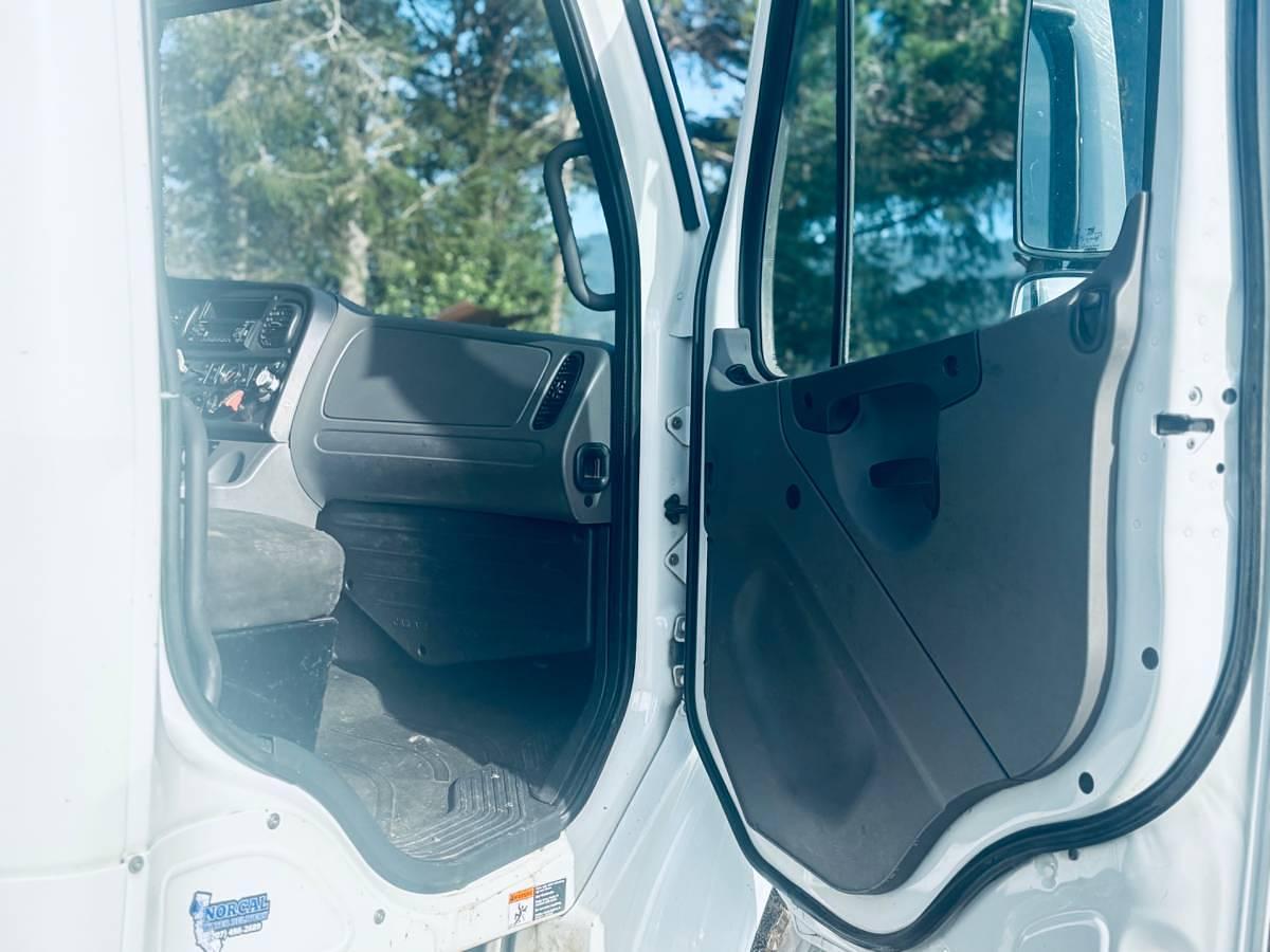 Used 2013 Freightliner M2 106