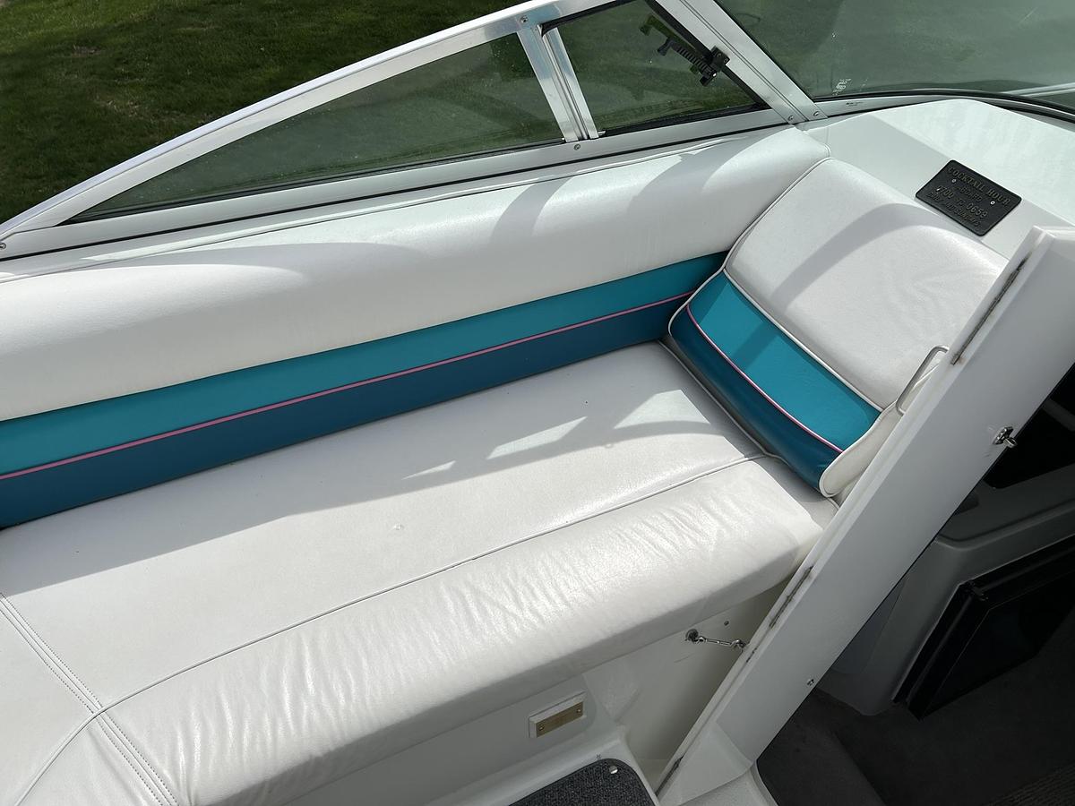 Used 1993 Rinker Fiesta Vee 260 Cruiser