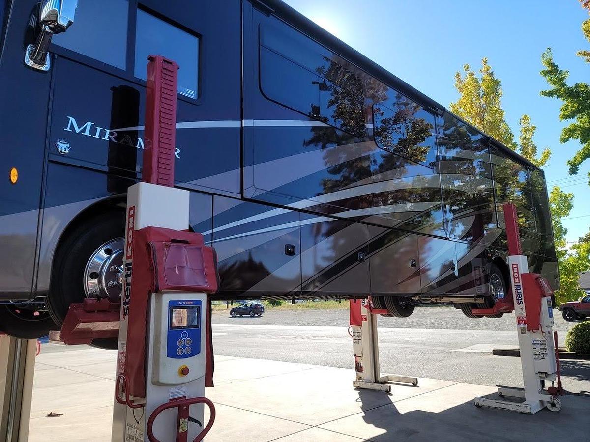 Used 2020 Thor Motor Coach Miramar 37.1 Class A Motorhome