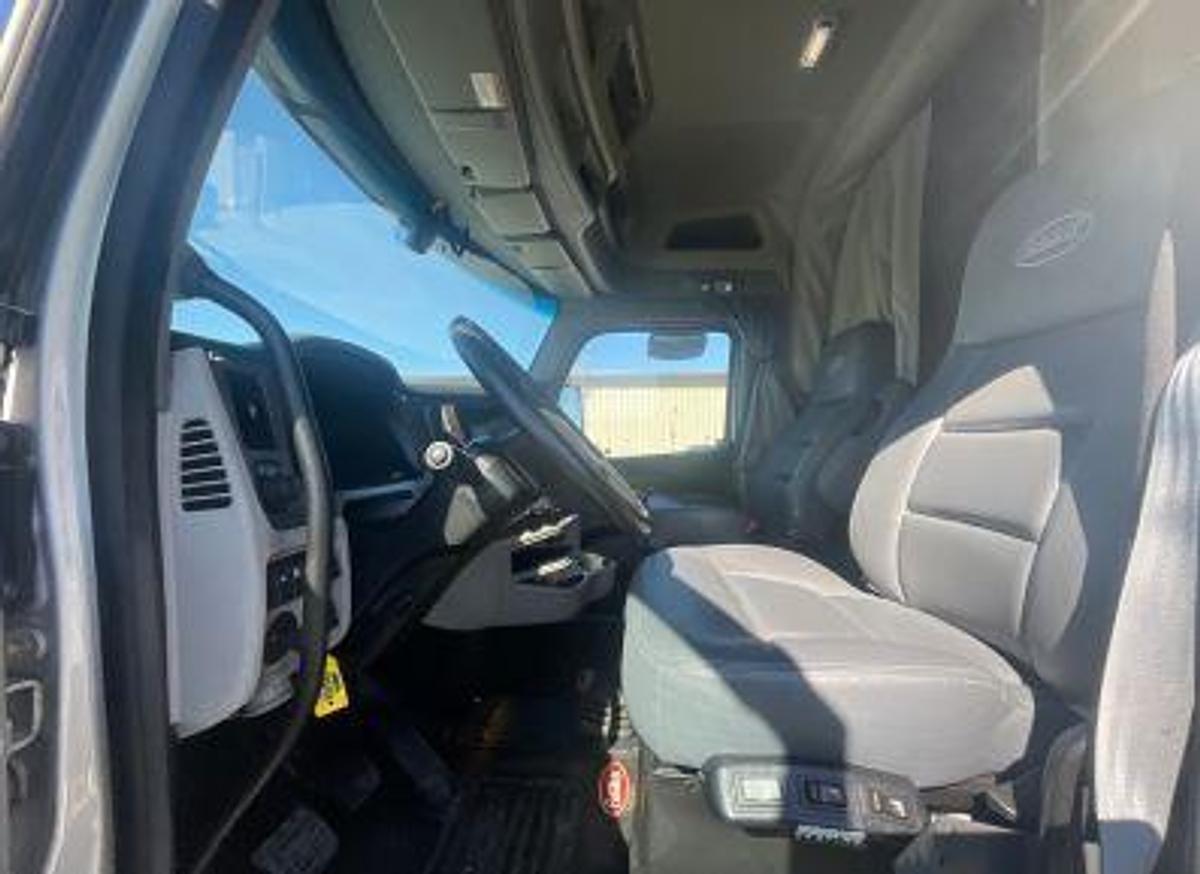 Used 2023 Peterbilt 567