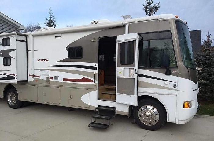 Used 2013 Winnebago Vista 35B