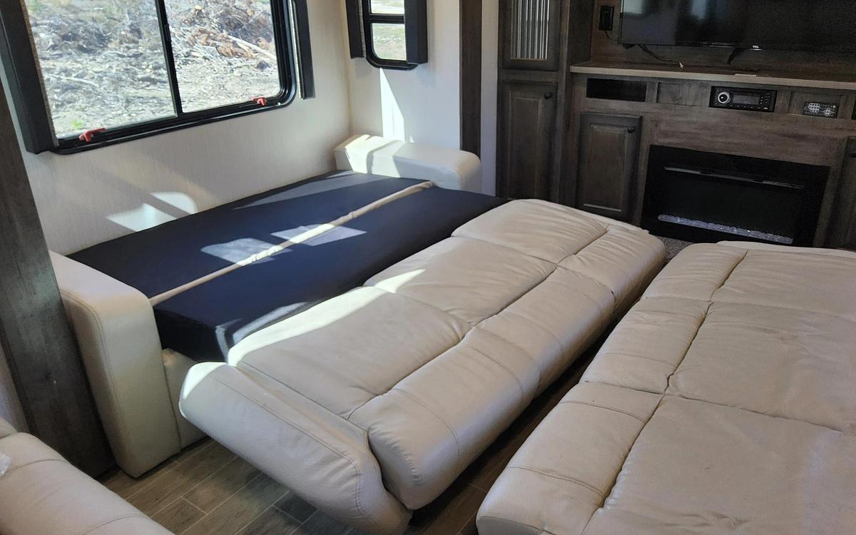 Used 2020 Heartland Bighorn Traveler 38FL Fifth Wheel