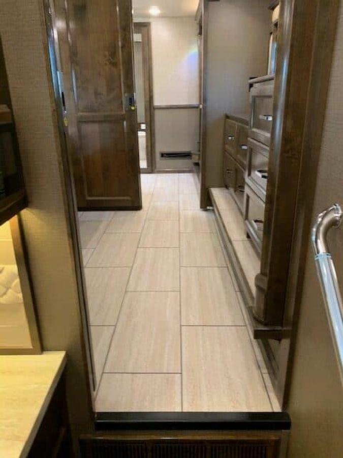 Used 2018 VanLeigh Beacon 39GBB Fifth Wheel