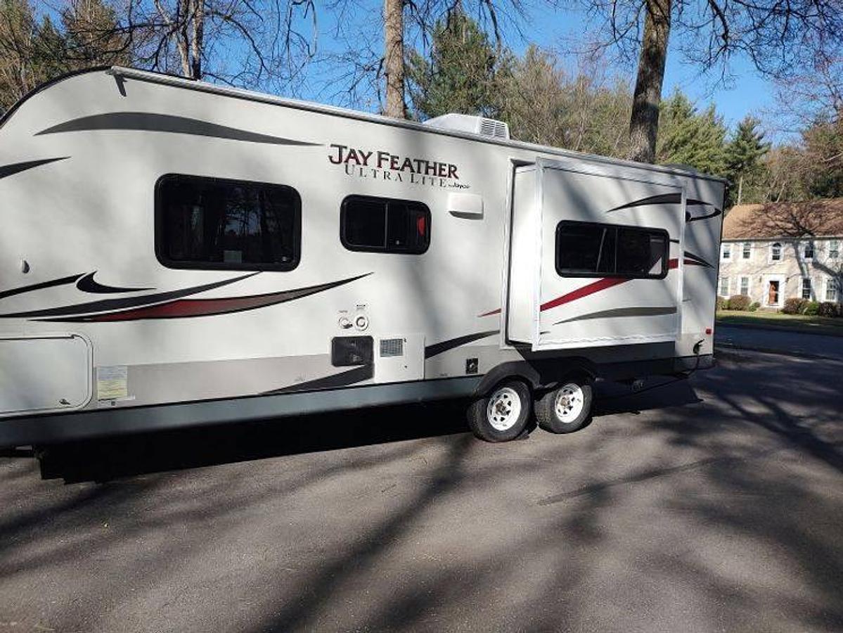 Used 2013 Jayco Jay Feather Ultra Lite 24T Travel Trailer