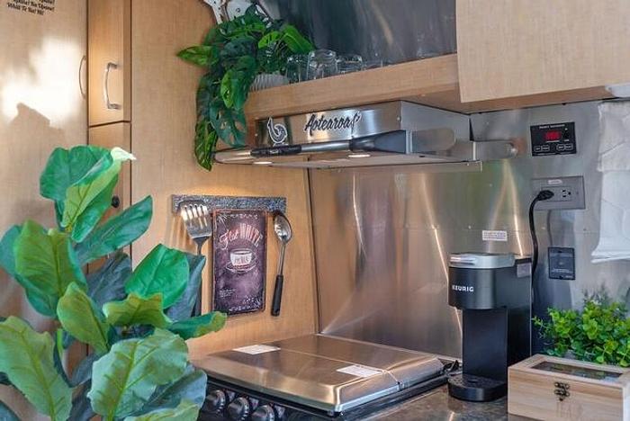 Used 2014 Airstream Flying Cloud 25FB