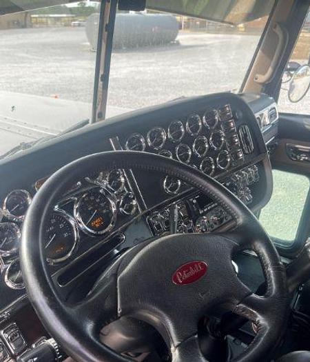 Used 2022 Peterbilt 389