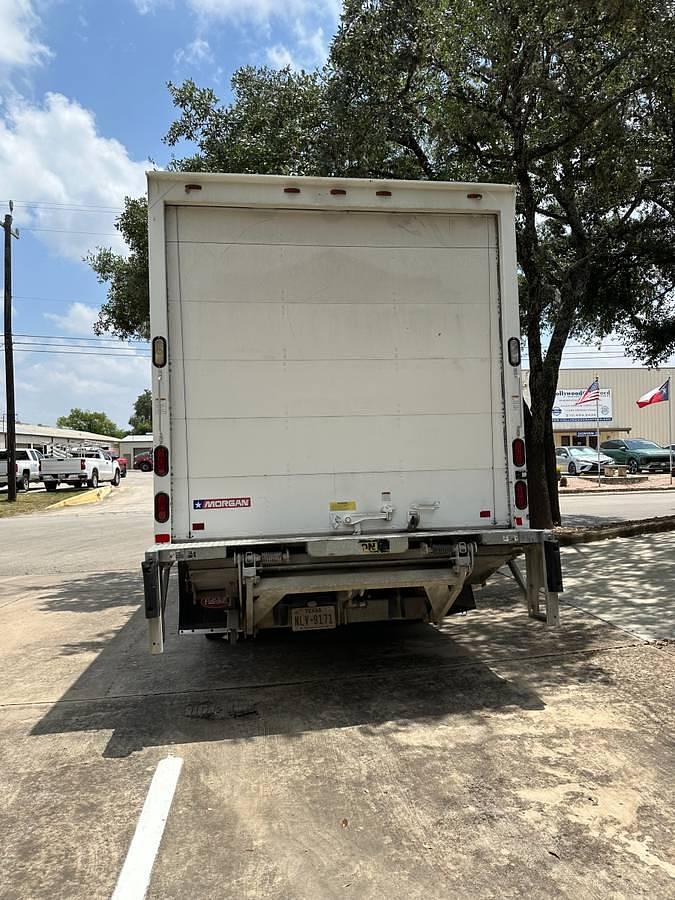 Used 2014 Mitsubishi Fuso Box Truck