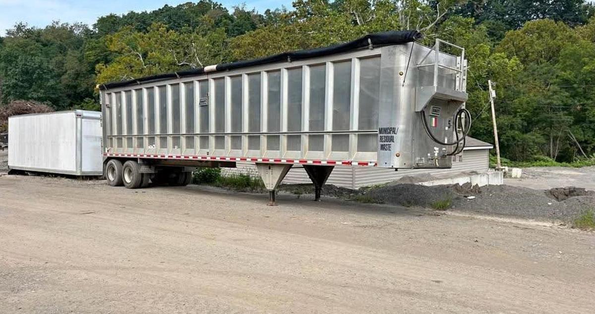 Used 2015 East 48 ft Trailer