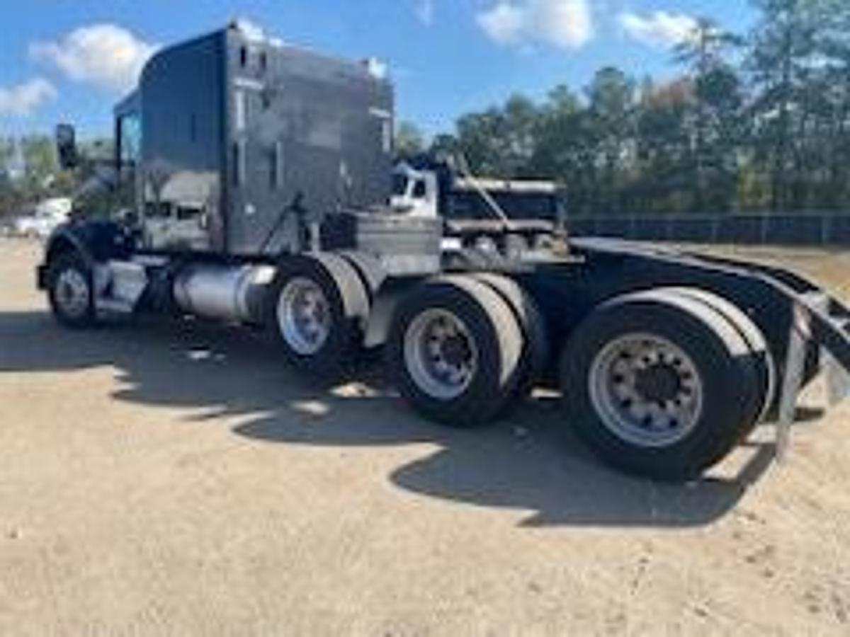 Used 2012 Kenworth T800 Sleeper Truck
