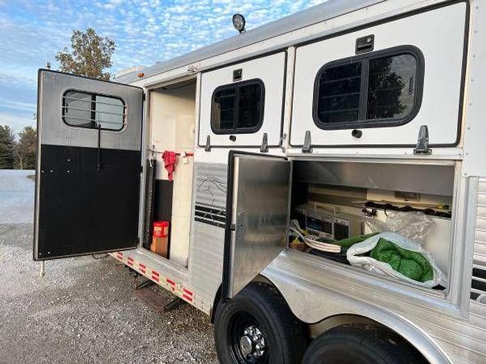 Used 2000 Sundowner Sunlite with Hitch