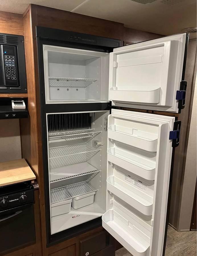 Used 2018 Coachmen Freedom Express 282BHDS Travel Trailer