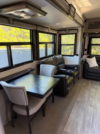 Used 2021 Keystone Montana 3121RL