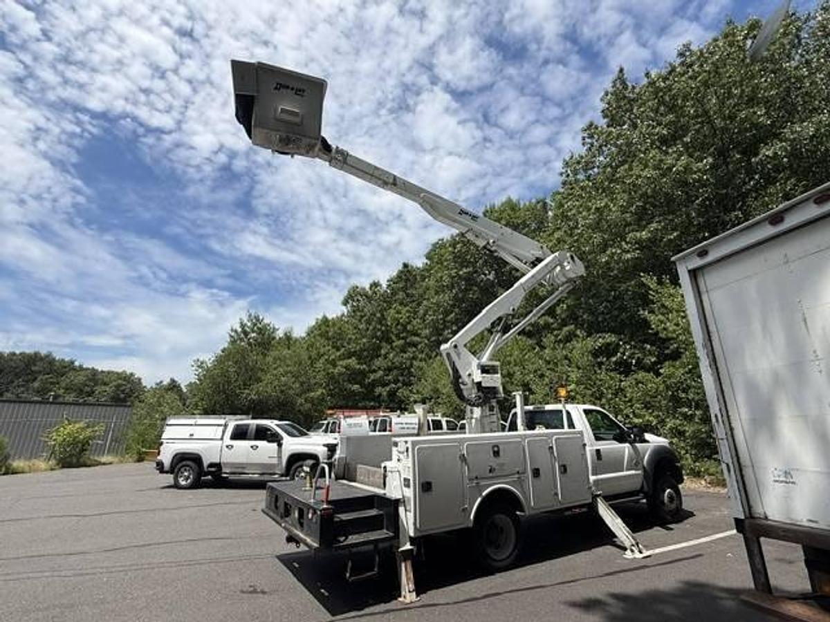 Used 2016 Ford F-550 Super Duty 52' Dur-A-Lift Bucket Truck