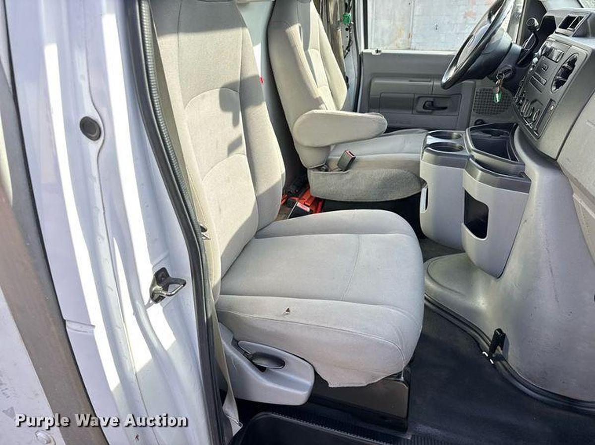 Used 2012 Ford E350 Super Duty Box Truck