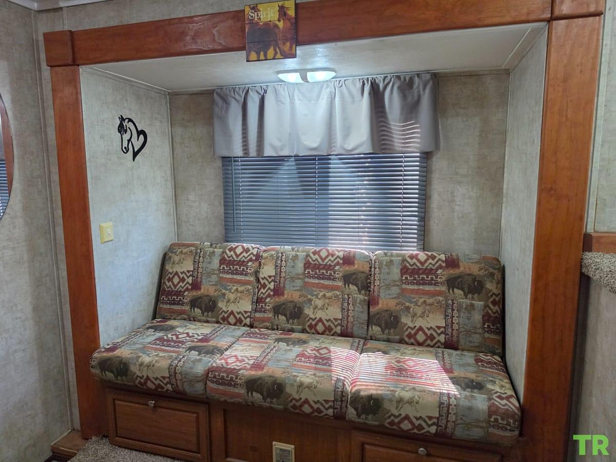 Used 2008 Bison Stratus Express 380ME 3 Horse