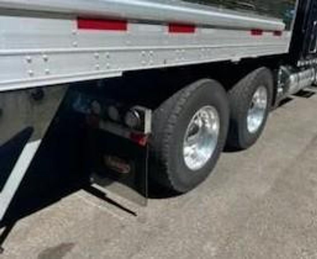 Used 2024 Peterbilt 389 Sleeper Semi Truck