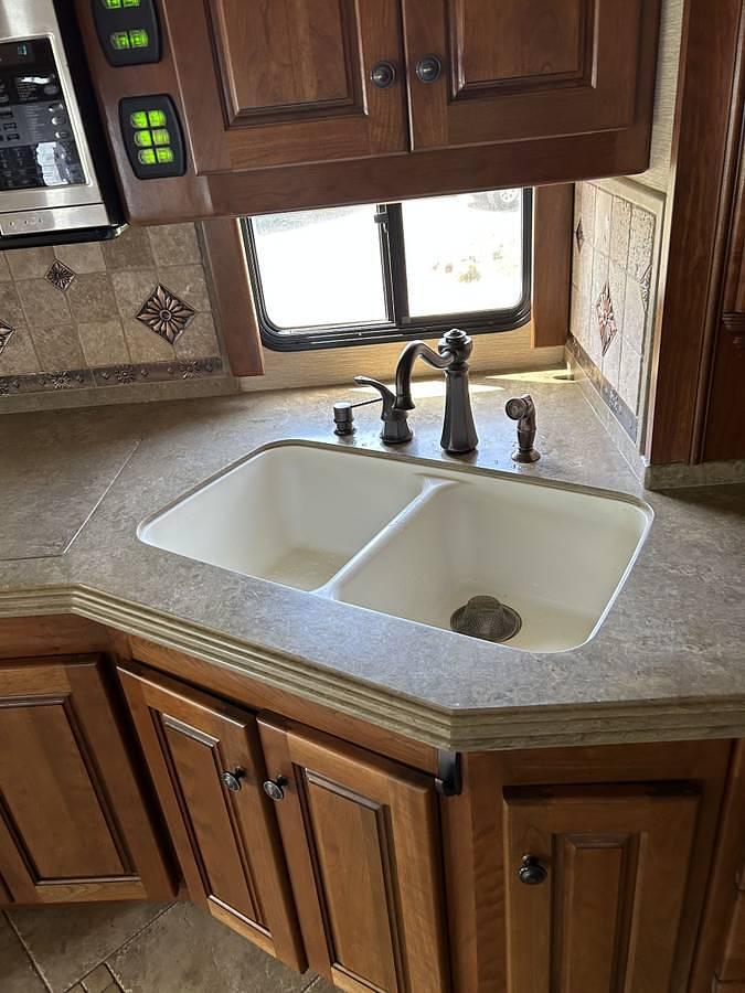 Used 2009 Monaco Dynasty Yorkshire IV