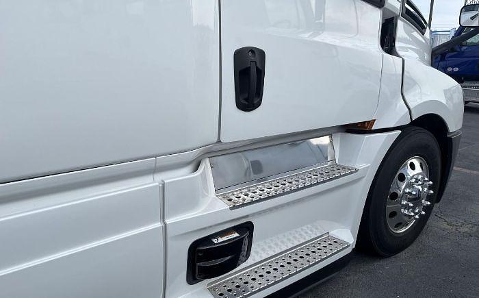 Used 2024 Freightliner CASCADIA 126