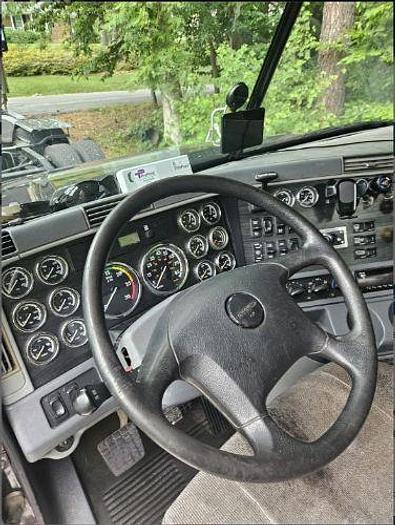 Used 2018 Freightliner COLUMBIA 120