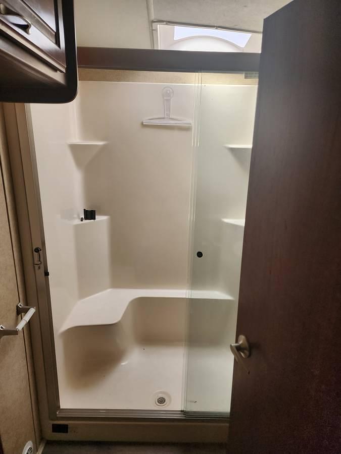 Used 2014 Evergreen Amped M28FS Toyhauler