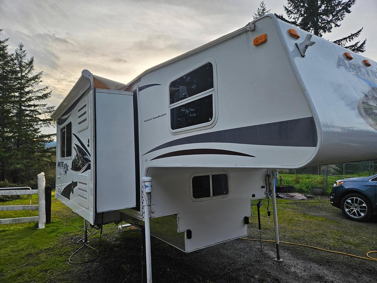 Used 2012 Arctic Fox 990 Camper