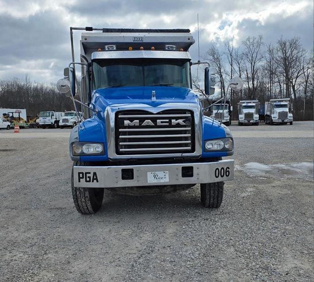 Used 2017 Mack Granite GU713