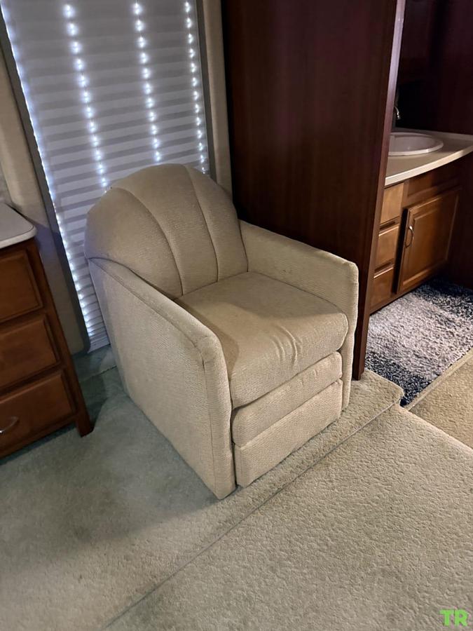 Used 2009 Fleetwood Expedition 38R Class A Diesel Pusher