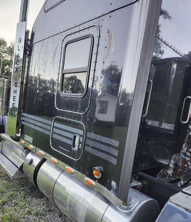 Used 2012 Kenworth W900L Sleeper Semi Truck