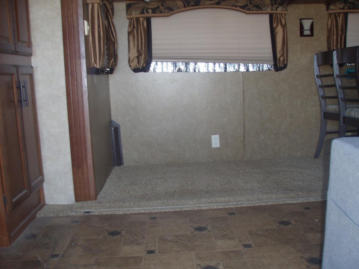 Used 2013 SunnyBrook Raven Travel Trailer