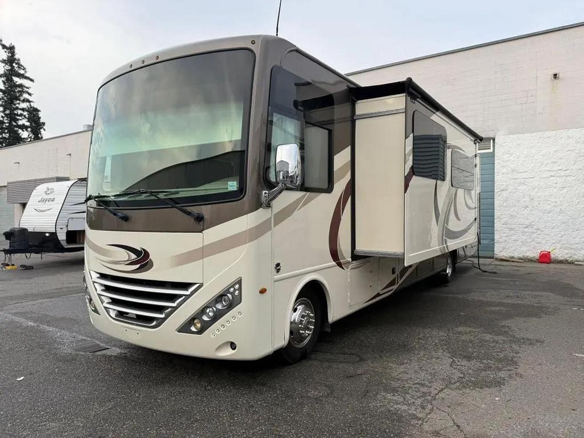 Used 2018 Thor Motor Coach Hurricane 35M Class A Motorhome